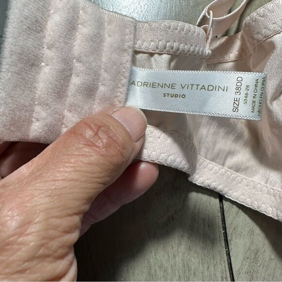 ADRIENNE‎ VITTADINI LIGHT PINK  FULL COVERAGE NO WIRE SIZE 38DD BRA - Picture 5 of 11